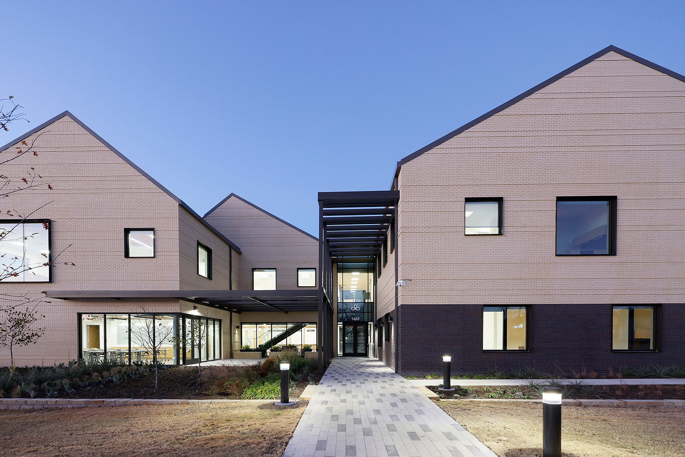 Family Health Center on Virginia in North Texas. © Iwan Baan