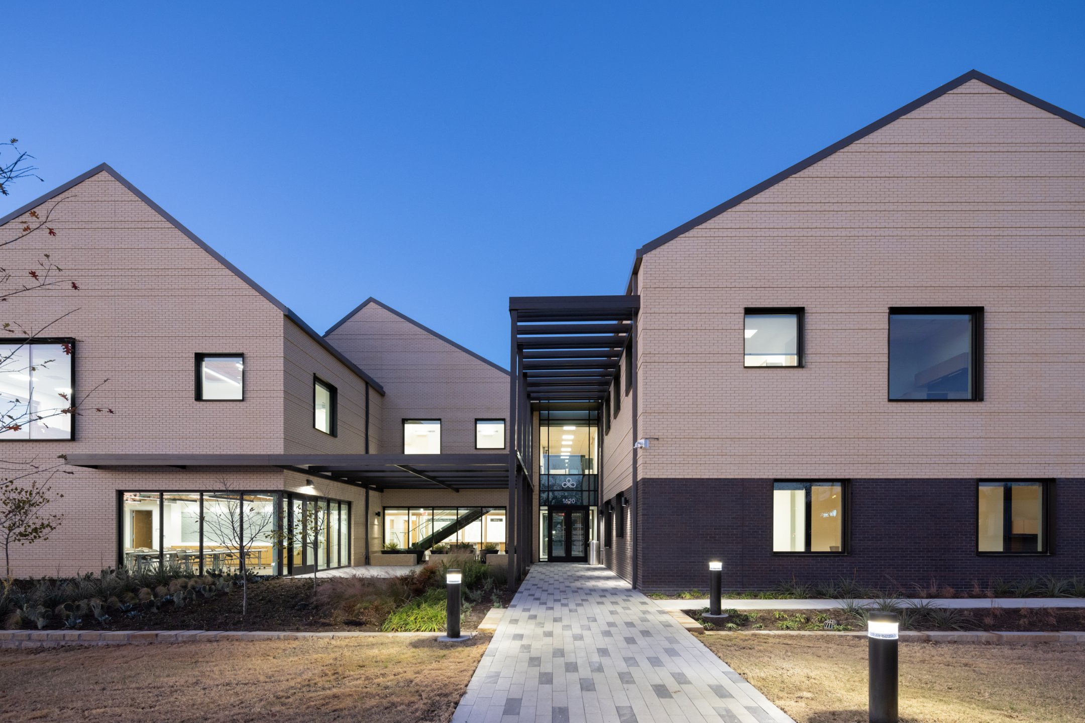 Entrance to the Family Health Center. © Iwan Baan