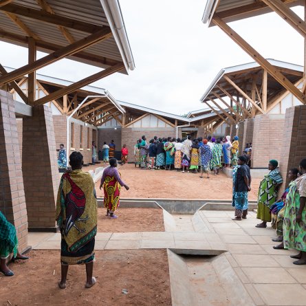 Photo of Maternity Waiting Village, Photo by Iwan Baan, Courtyard and Waiting Space Between Birthing Rooms 